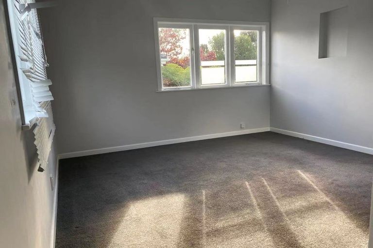 Photo of property in 1 Savoy Road, Glen Eden, Auckland, 0602