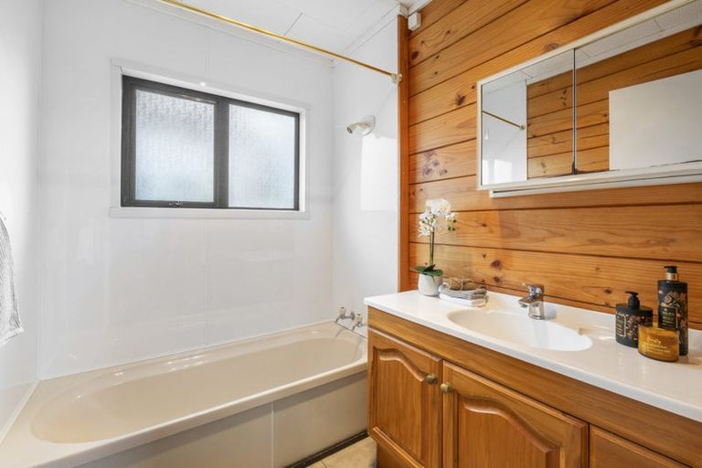 Photo of property in 1/45 Target Road, Totara Vale, Auckland, 0629