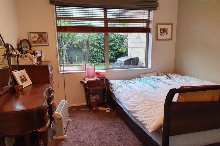 Photo of property in 12 Gifford Grove, Churton Park, Wellington, 6037