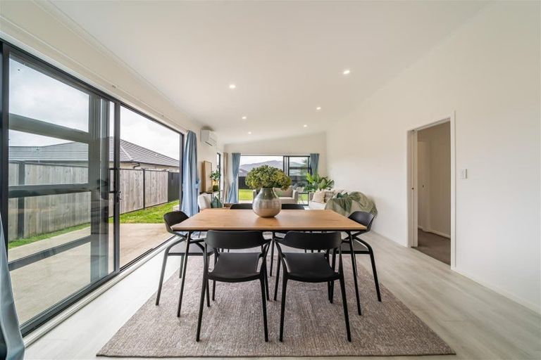 Photo of property in 8 Whitten Way, Wallaceville, Upper Hutt, 5018