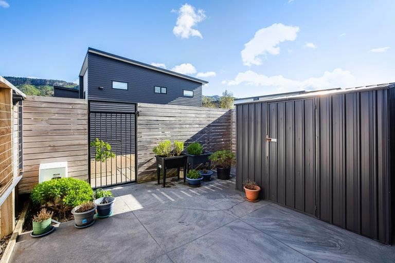 Photo of property in 2/9 Surrey Street, Tawa, Wellington, 5028