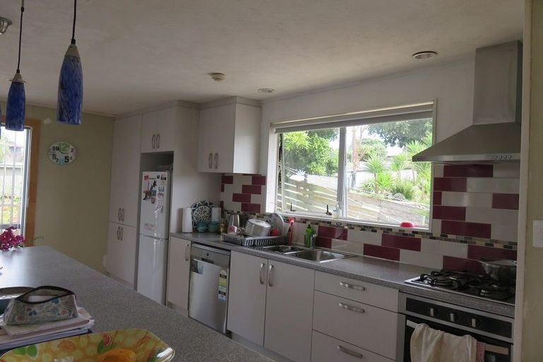 Photo of property in 10 Beauchamp Drive, Massey, Auckland, 0614