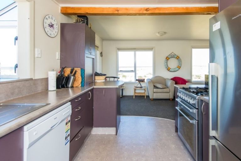 Photo of property in 29 Nukumaru Parade, Waiinu Beach, Whanganui, 4588