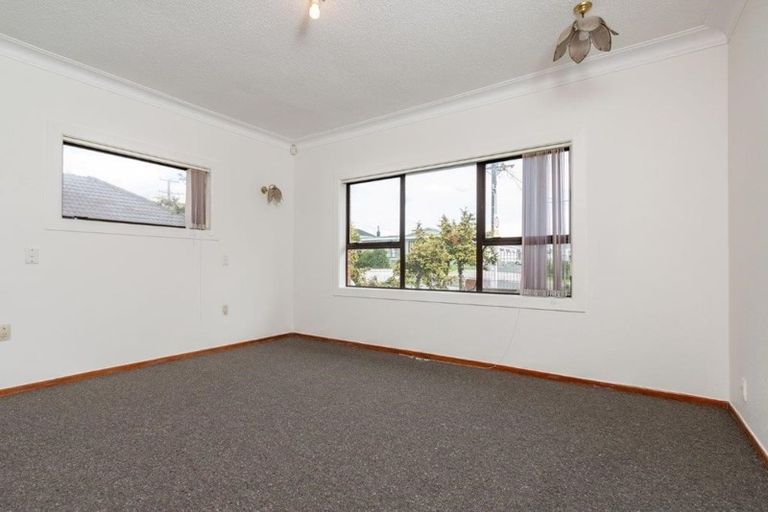 Photo of property in 29 Archibald Road, Kelston, Auckland, 0602