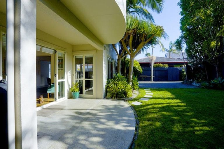 Photo of property in 2/12 Wolsley Avenue, Milford, Auckland, 0620