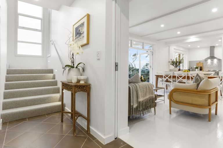 Photo of property in 156 Candia Road, Henderson Valley, Auckland, 0614