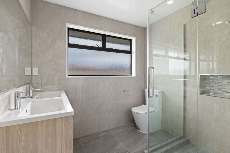 Photo of property in 4 Dianthus Place, Browns Bay, Auckland, 0630