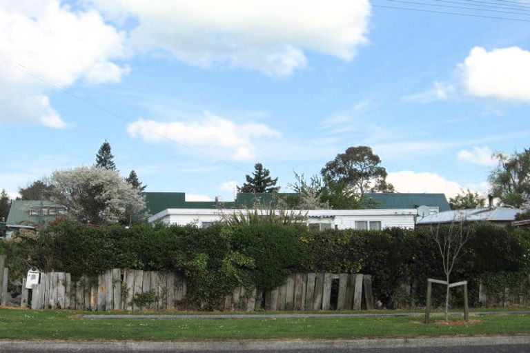 Photo of property in 4 Farnworth Avenue, Holdens Bay, Rotorua, 3010