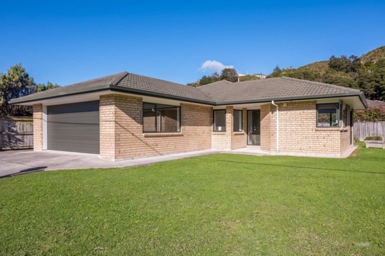 Photo of property in 24 Pinehill Crescent, Trentham, Upper Hutt, 5018