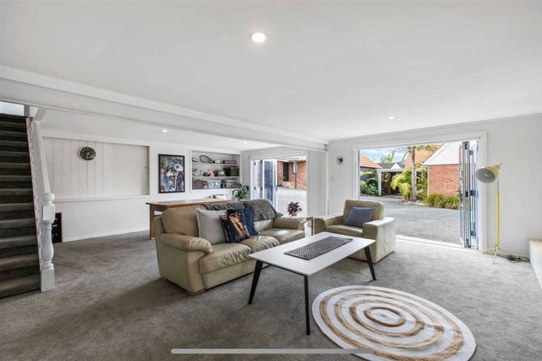 Photo of property in 2/5 Elderwood Lane, Belmont, Auckland, 0622