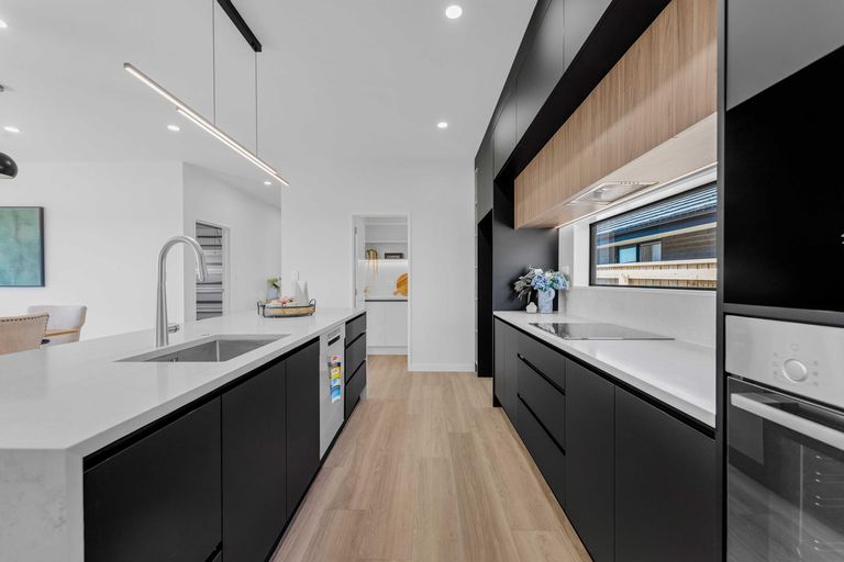 Photo of property in 27 Korowhiti Road, Clarks Beach, 2122