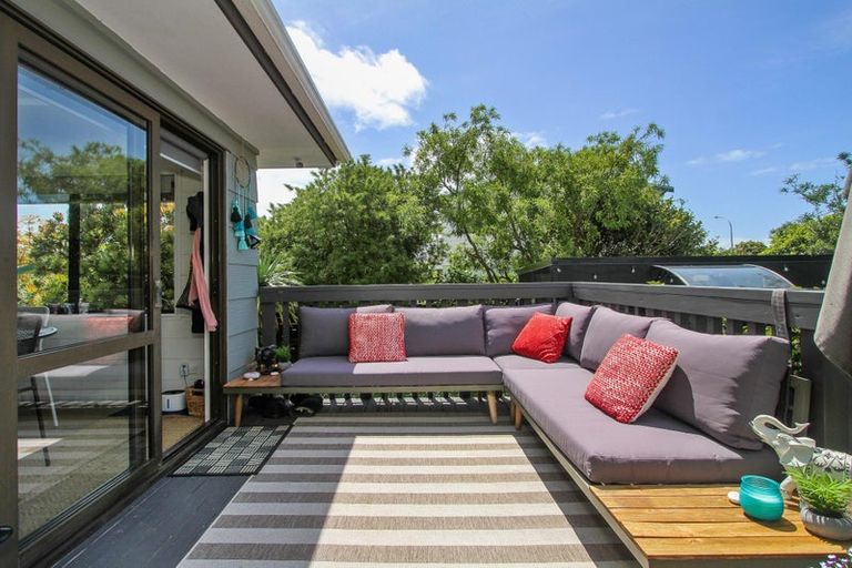 Photo of property in 3 Stella Drive, Clarks Beach, 2122