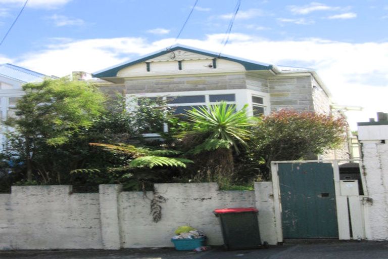 Photo of property in 5 Glendavar Street, Berhampore, Wellington, 6023