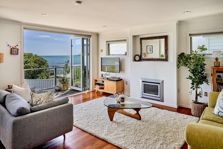 Photo of property in 25 Sunset Parade, Plimmerton, Porirua, 5026