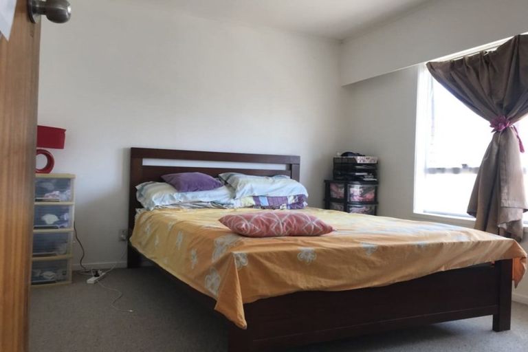 Photo of property in 3/178 Chivalry Road, Glenfield, Auckland, 0629