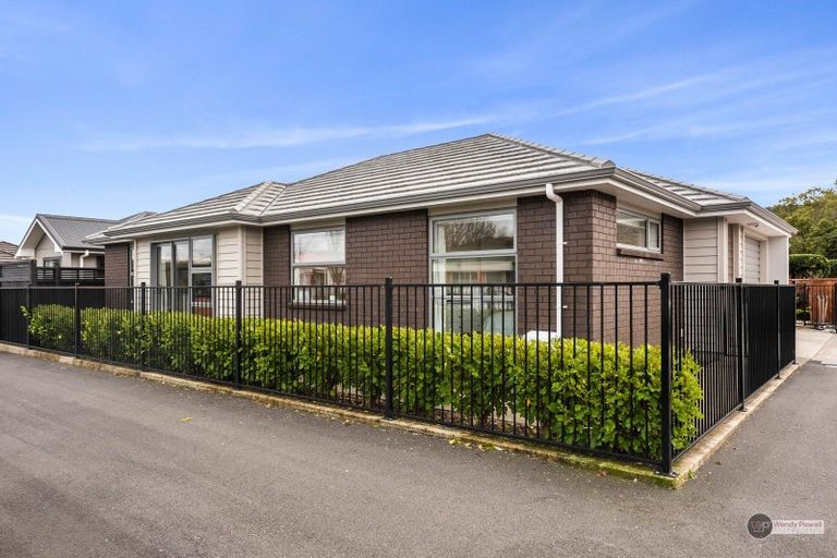 Photo of property in 1a Hay Street, Ebdentown, Upper Hutt, 5018