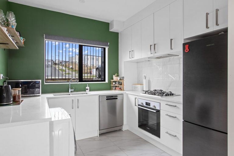 Photo of property in 20a Putiputi Way, Papakura, 2110