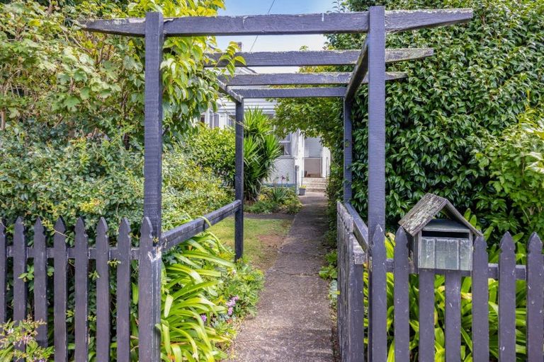 Photo of property in 14 List Street, Welbourn, New Plymouth, 4310