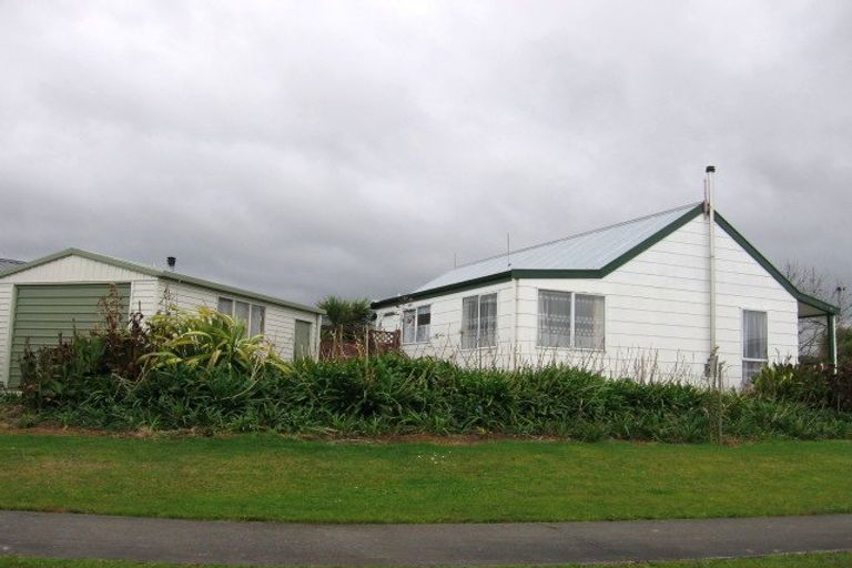 Photo of property in 6 Tiller Close, Kelvin Grove, Palmerston North, 4414