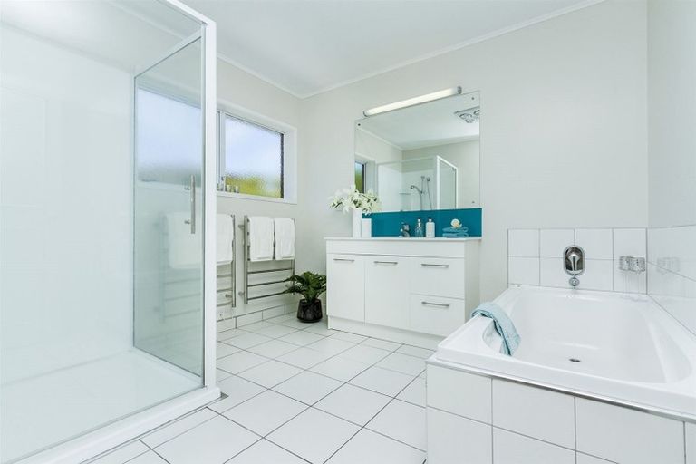 Photo of property in 2/3 Winscombe Street, Belmont, Auckland, 0622