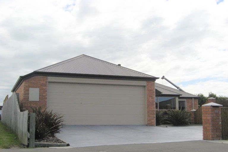 Photo of property in 33 Panckhurst Drive, Woodend, 7610