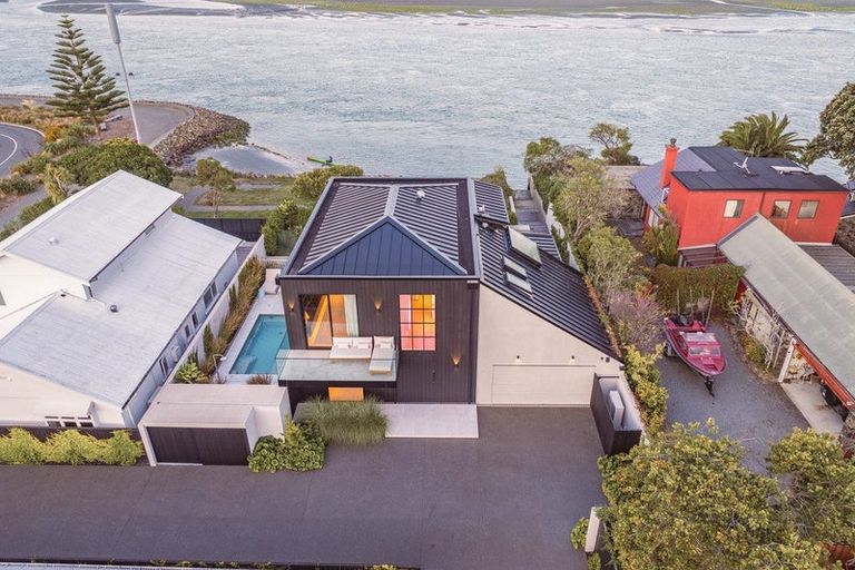 Photo of property in 8a Beachville Road, Redcliffs, Christchurch, 8081