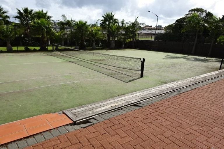 Photo of property in Santa Rosa, 2/340 Gulf Harbour Drive, Gulf Harbour, Whangaparaoa, 0930