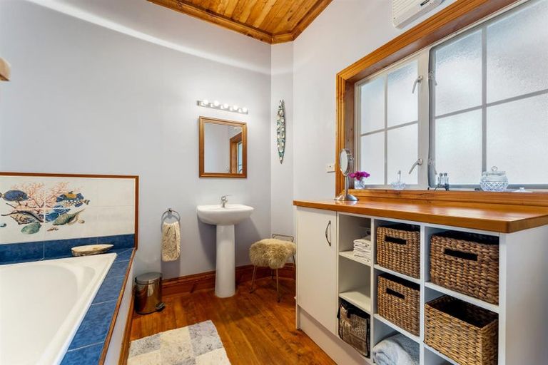 Photo of property in 1228 Sandspit Road, Sandspit, Warkworth, 0982