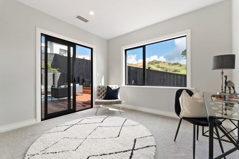 Photo of property in 9 Halcyon Bay Lane, Wainui, 0992