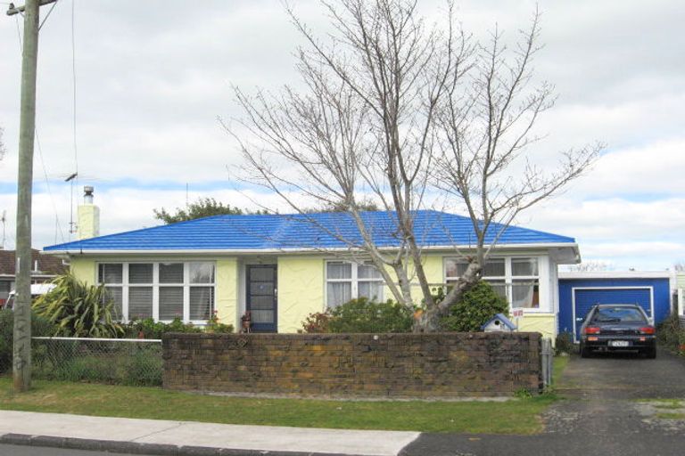 Photo of property in 5 Sutton Crescent, Papakura, 2110