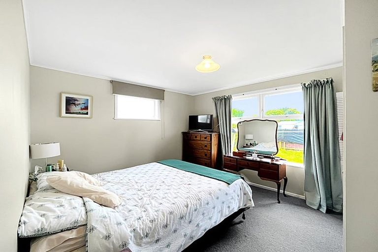 Photo of property in 1 Firth Place, Awapuni, Palmerston North, 4412