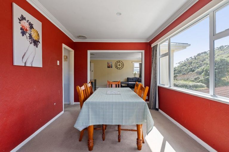Photo of property in 5 Mahoe Street, Tawa, Wellington, 5028