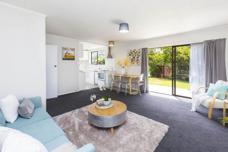 Photo of property in 1/21 Roband Crescent, Brown Owl, Upper Hutt, 5018