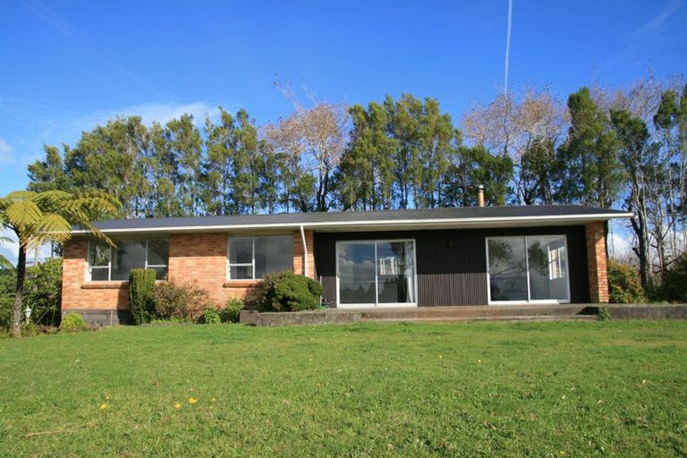 Photo of property in 556 Mangorei Road, Mangorei, New Plymouth, 4371