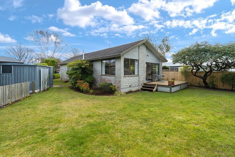 Photo of property in 21 Clivedon Place, Redwood, Christchurch, 8051