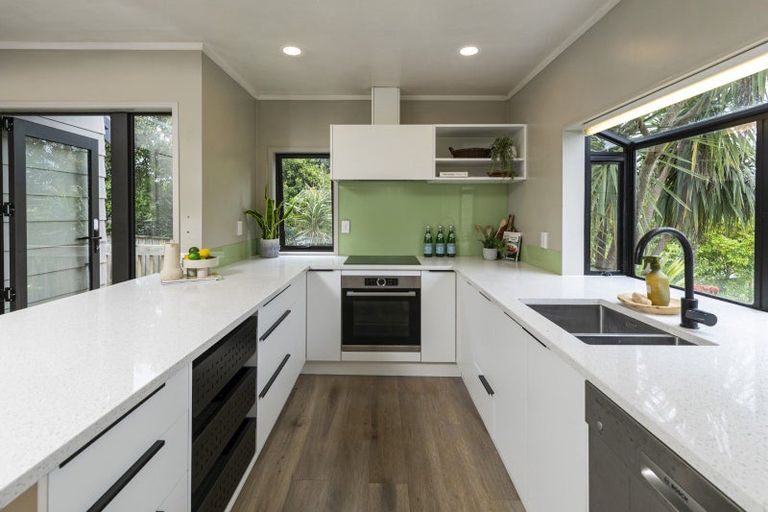 Photo of property in 33 Waipuia Place, Greenhithe, Auckland, 0632