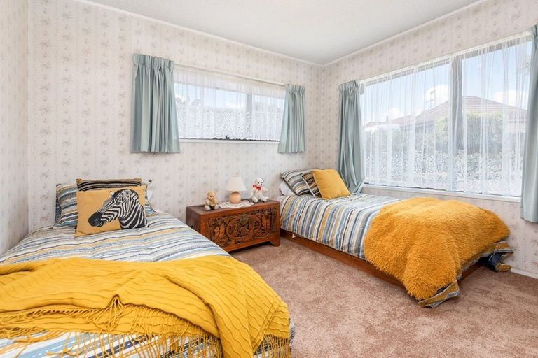 Photo of property in 10 Challen Close, Conifer Grove, Takanini, 2112