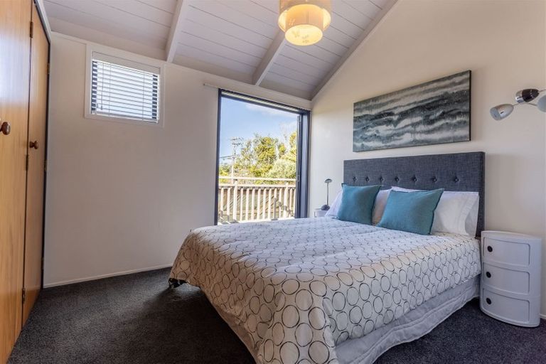 Photo of property in 1 Radiata Lane, Chatswood, Auckland, 0626