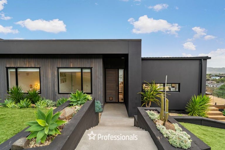 Photo of property in 37 Percy Kinsman Crescent, Riverstone Terraces, Upper Hutt, 5018