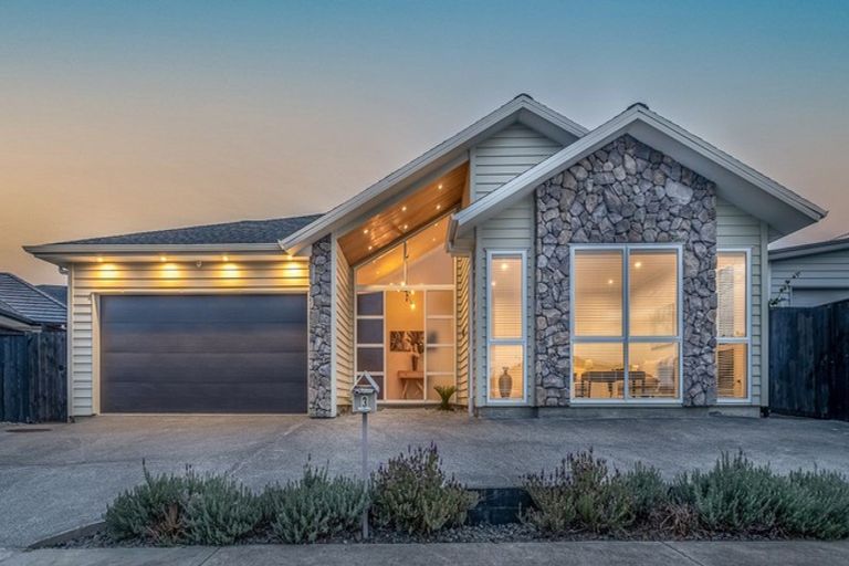 Photo of property in 3 Dida Park Drive, Kumeu, 0810
