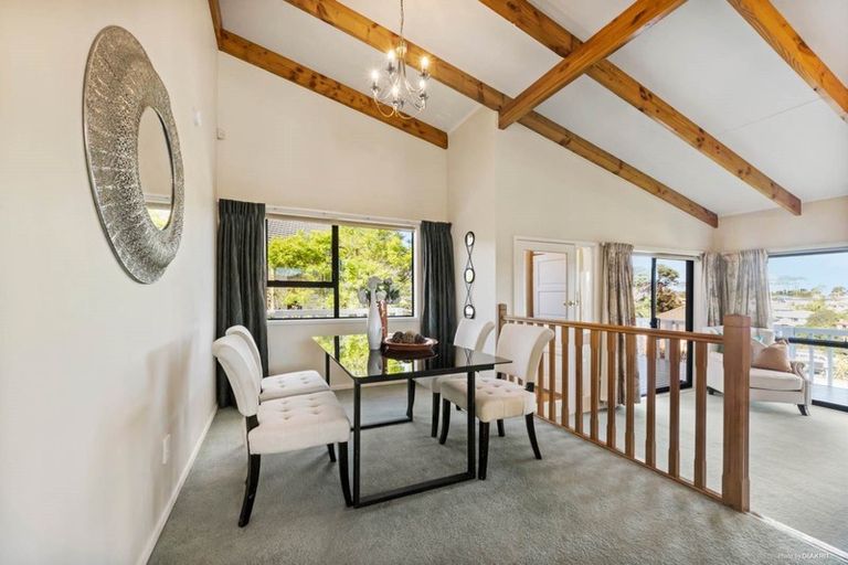 Photo of property in 5 Lagoon Way, West Harbour, Auckland, 0618