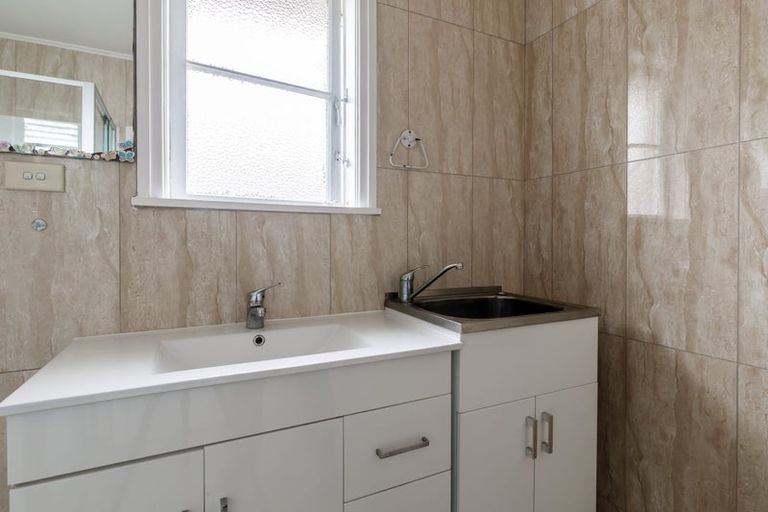 Photo of property in 110 Astley Avenue, New Lynn, Auckland, 0600