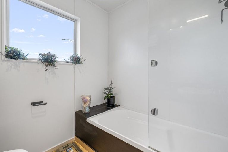 Photo of property in 1/208 Lake Terrace, Hilltop, Taupo, 3330