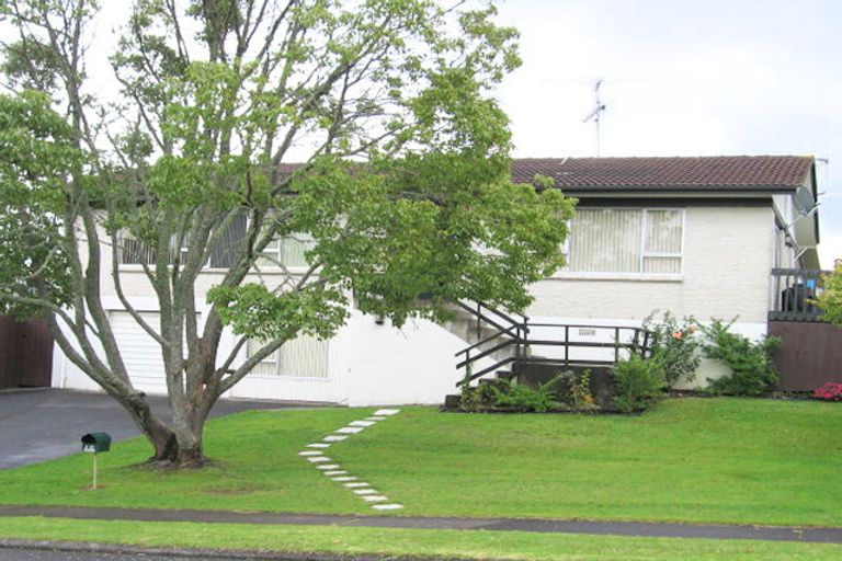 Photo of property in 31 Booralee Avenue, Botany Downs, Auckland, 2010