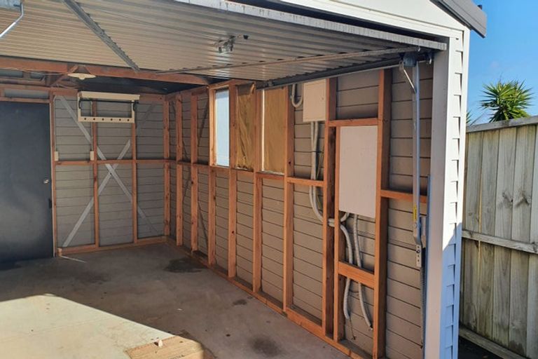 Photo of property in 27 Pahi Place, West Harbour, Auckland, 0618