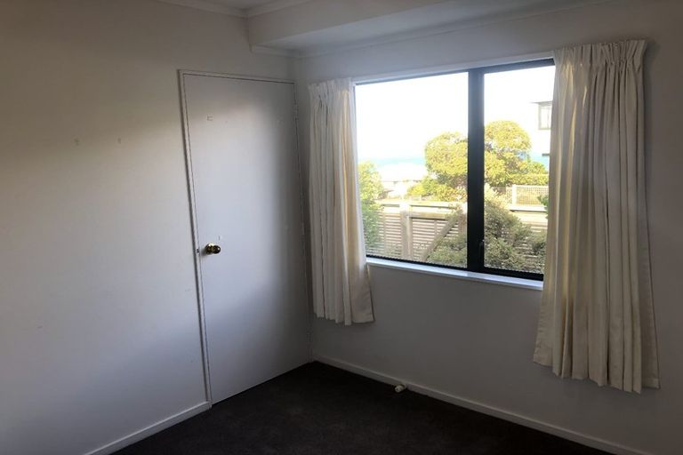 Photo of property in 2 Birkhall Grove, Strathmore Park, Wellington, 6022