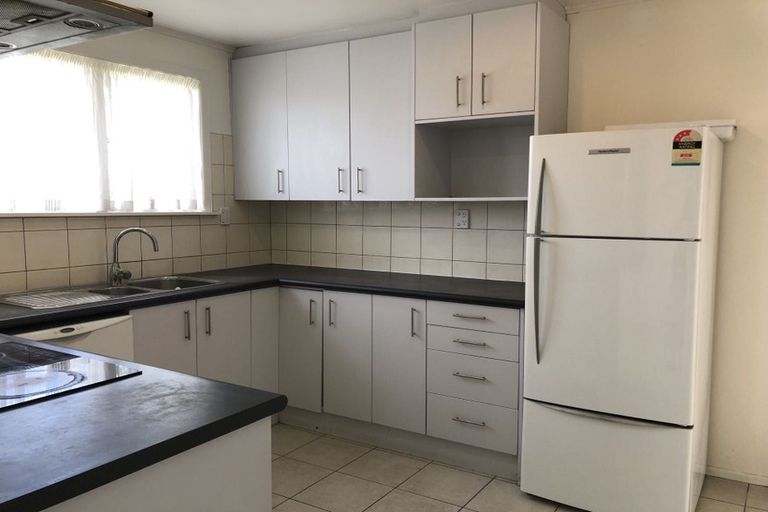 Photo of property in 17 Jamaica Place, Blockhouse Bay, Auckland, 0600