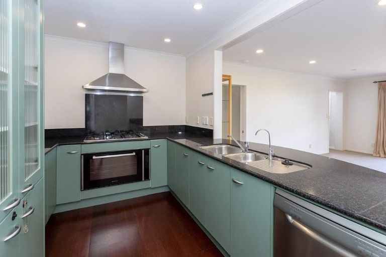 Photo of property in 34 Danica Esplanade, Te Atatu Peninsula, Auckland, 0610