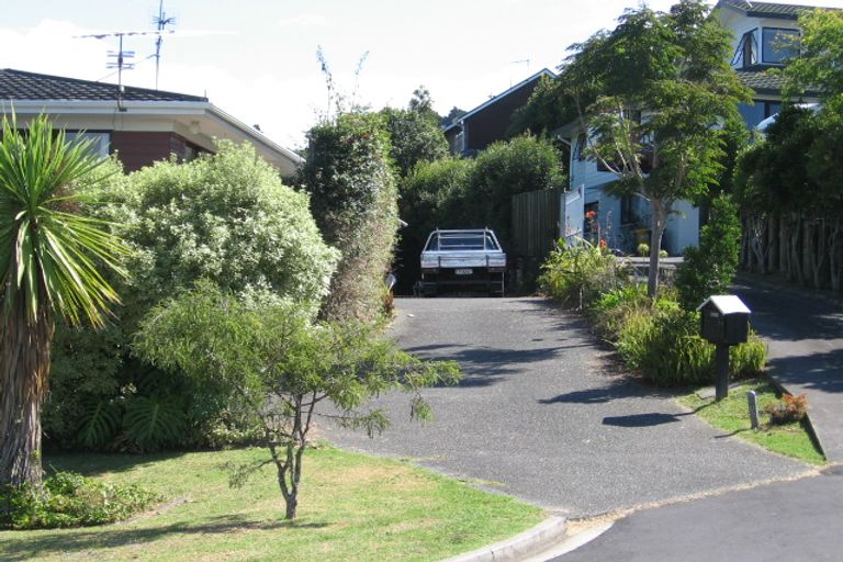 Photo of property in 2/1 Seaford Place, Murrays Bay, Auckland, 0630