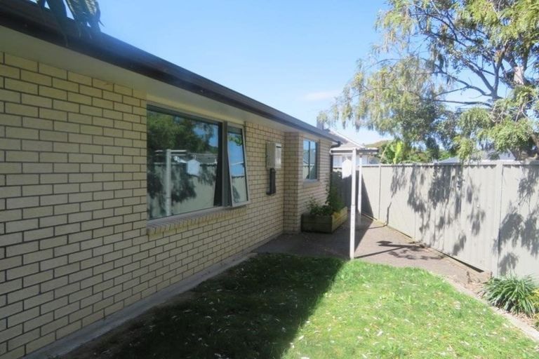 Photo of property in 27a Compton Crescent, Taita, Lower Hutt, 5011